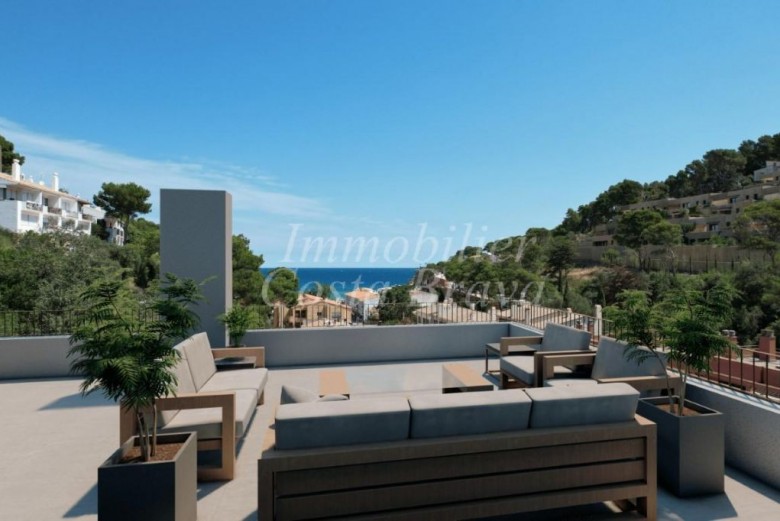 Promoció d'obra nova amb jardí privat i piscina comunitària en venda a 400 m de la platja de Sa Riera