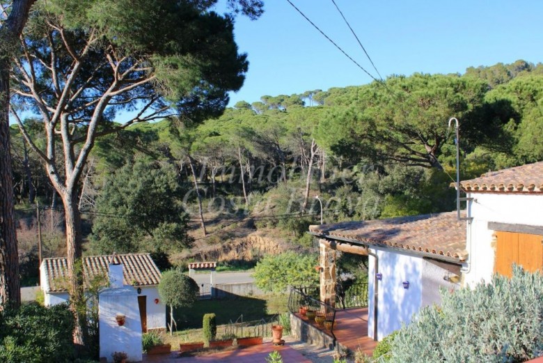 Maison avec un jardin et vues sur les pins à vendre à Residencial Begur